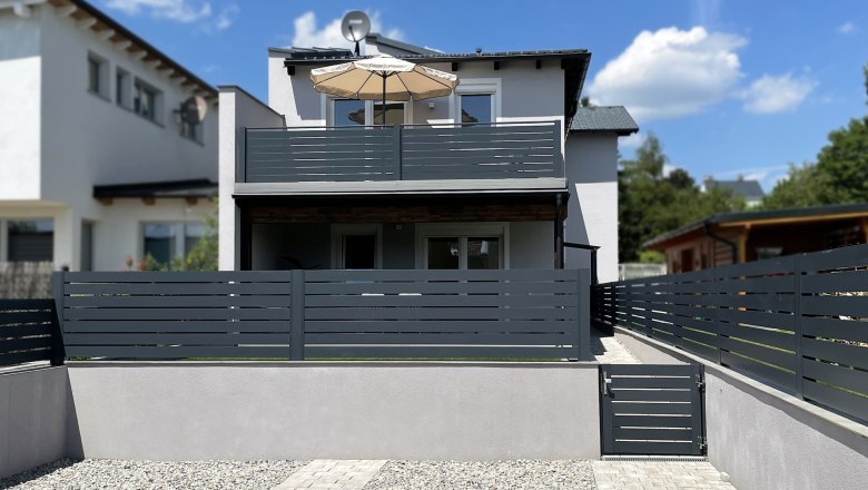 Haderer's Home in Bad Vöslau mit zwei Parkplätzen, © Kay Haderer