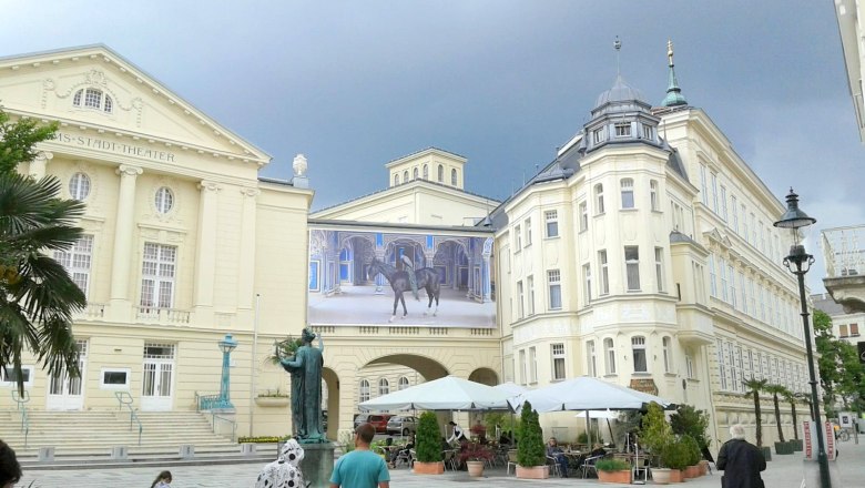 Stadttheater und Bätzenhäusl, © Gottfried Steiner